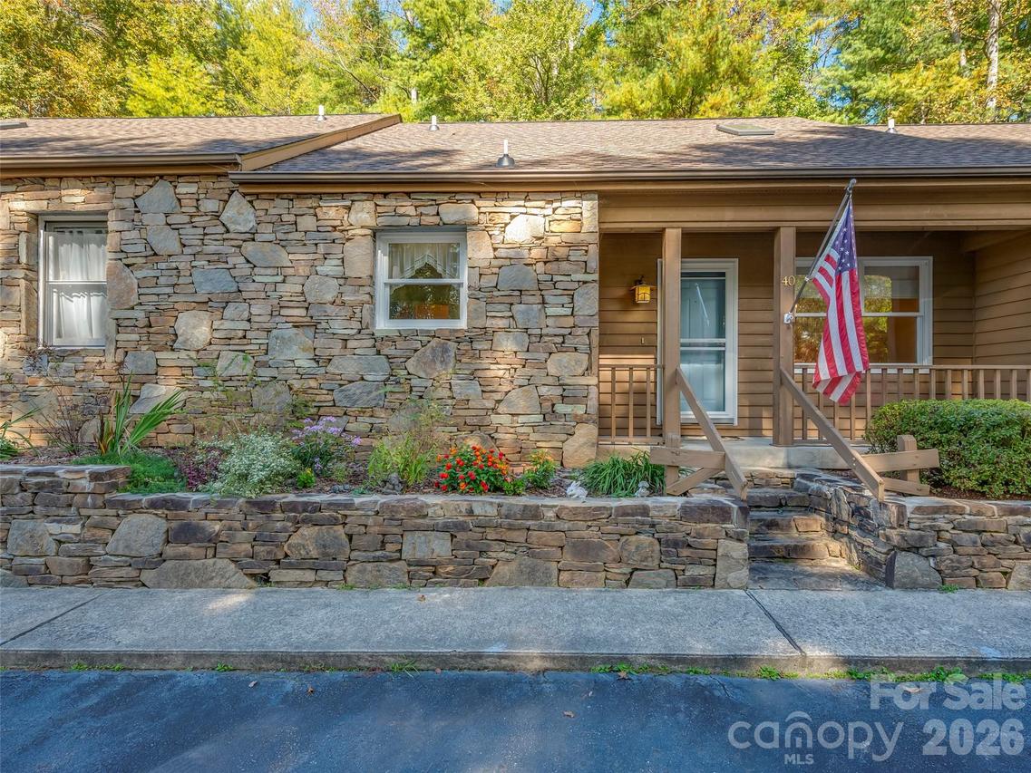 40 Sagebrush Cir., Etowah, NC 28729