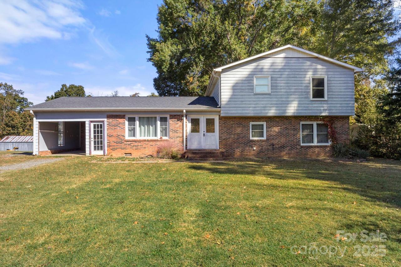 543 Blacksnake Rd., Stanley, NC 28164