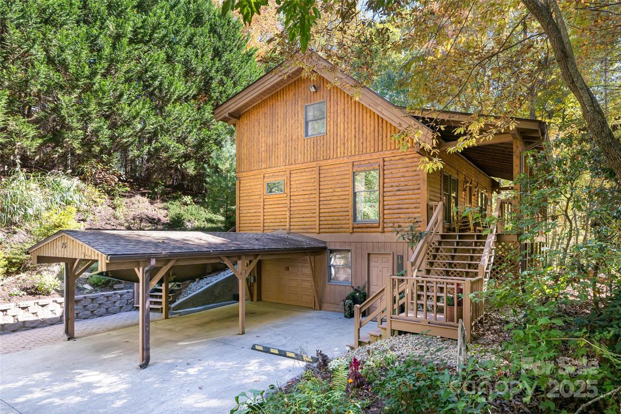 15 Coneflower Ct., Black Mountain, NC 28711