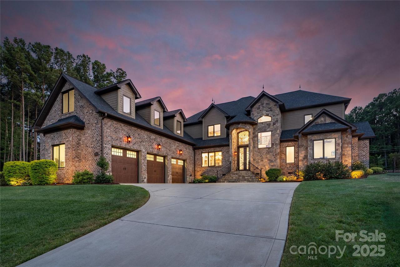 7946 Norman Pointe Dr., Denver, NC 28037