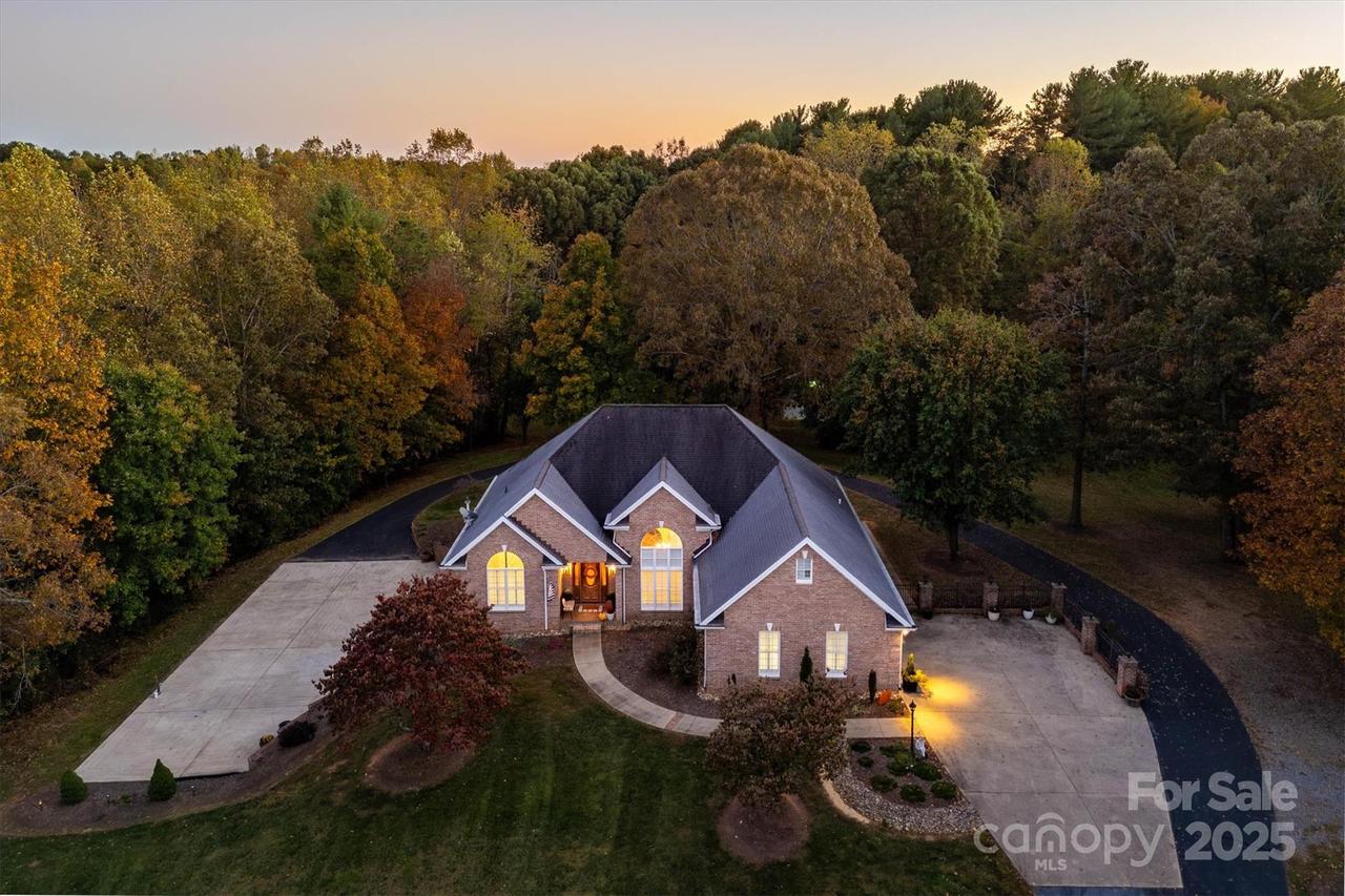 5591 Quail Creek Dr., Granite Falls, NC 28630