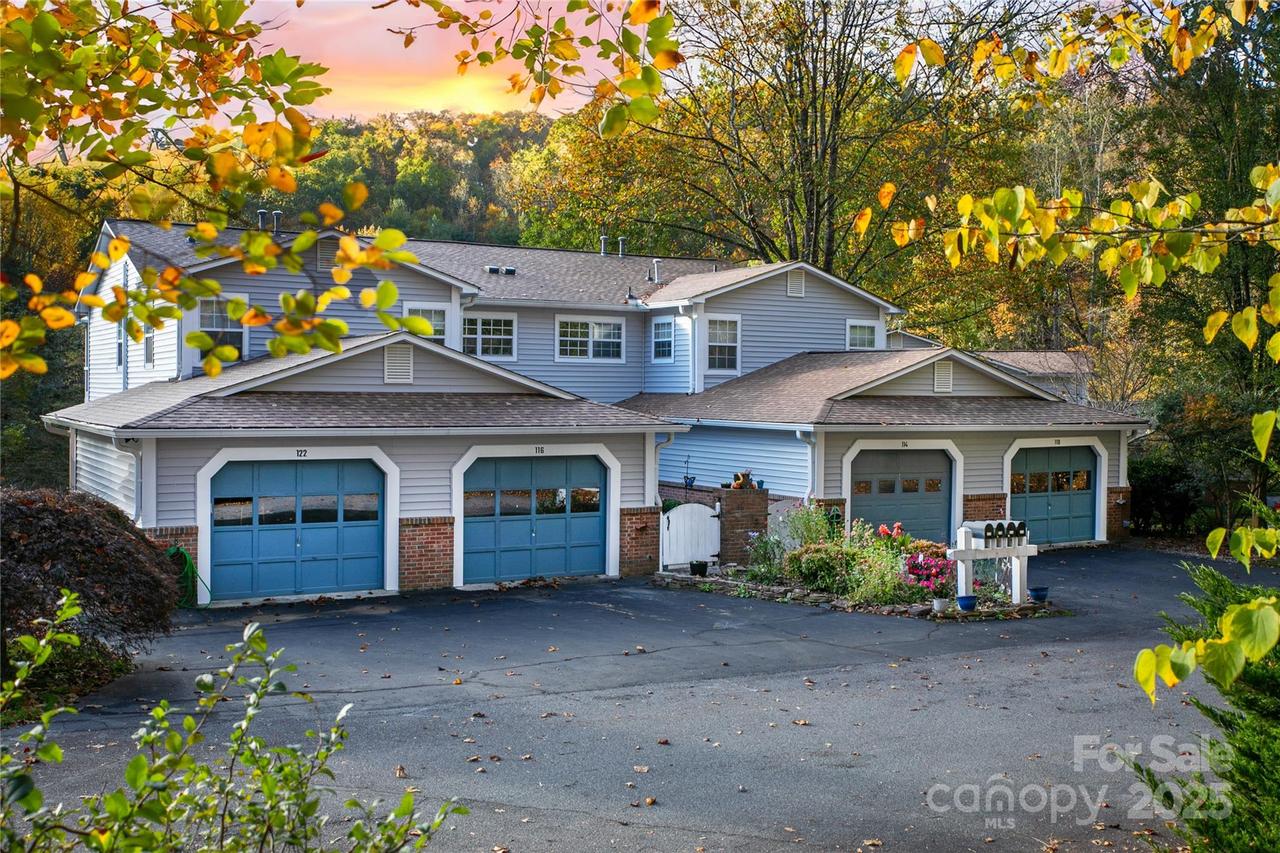110 Lakeview Ct., Brevard, NC 28712