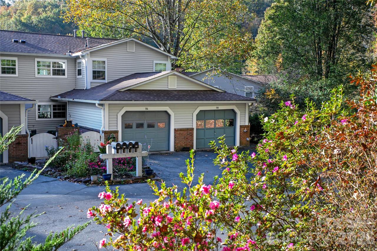 110 Lakeview Ct., Brevard, NC 28712