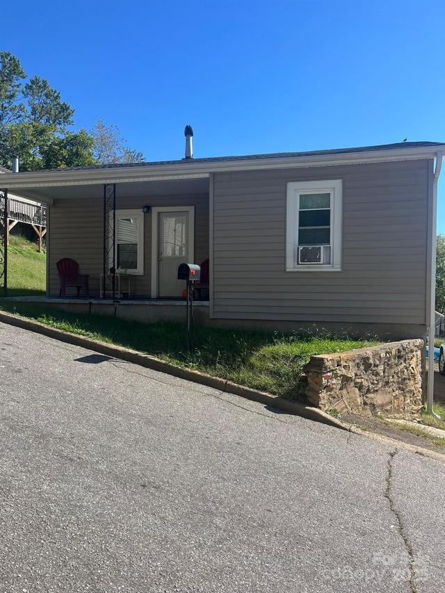 115 Winfield St., Canton, NC 28716