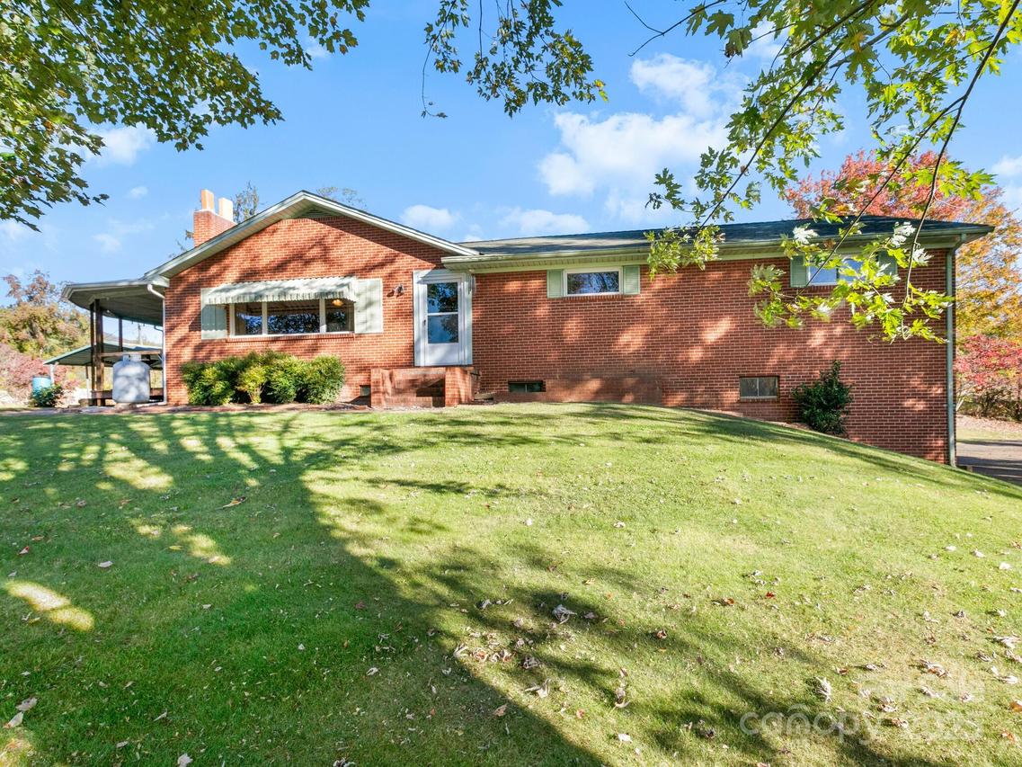 11 Aloha Cir., Candler, NC 28715
