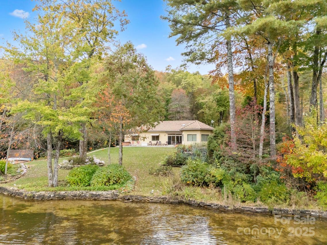 568 W Club Blvd., Lake Toxaway, NC 28747