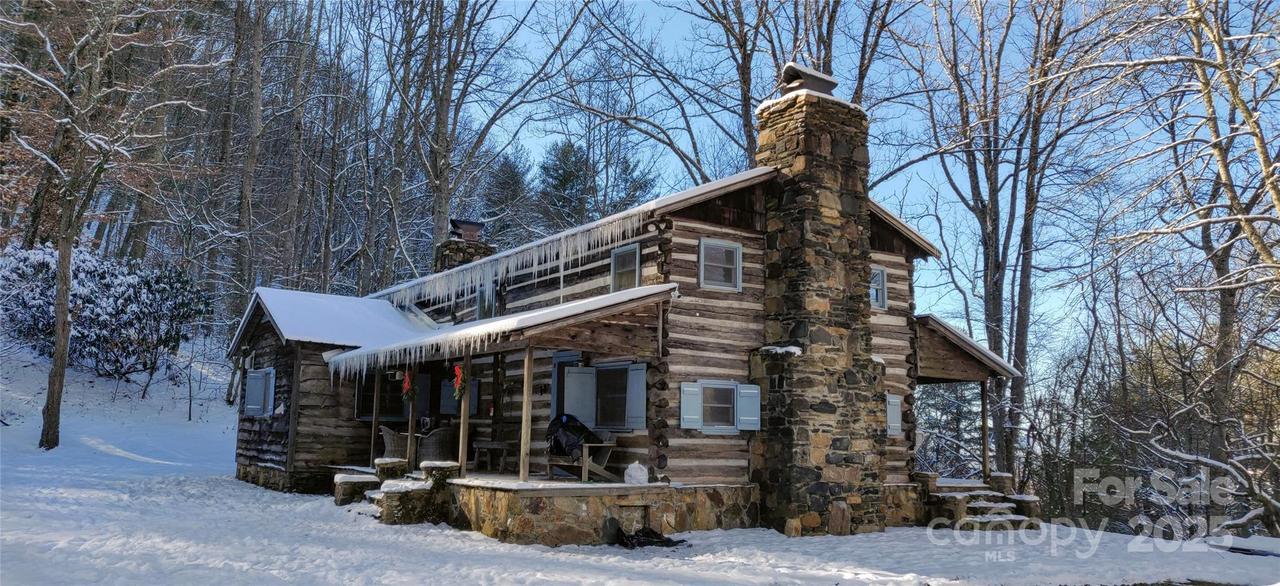 2395 Hortons Creek Rd., Burnsville, NC 28714