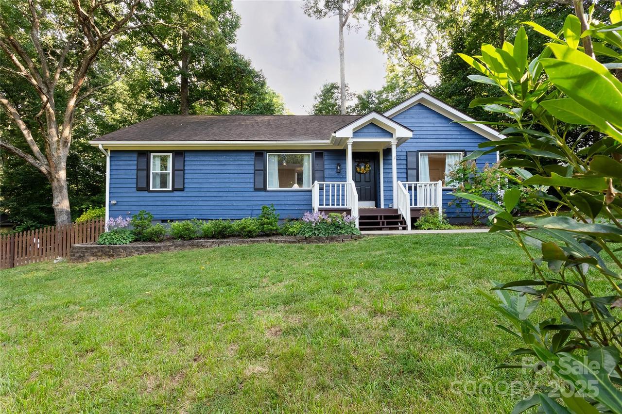 608 Hiawassee Ave., Black Mountain, NC 28711