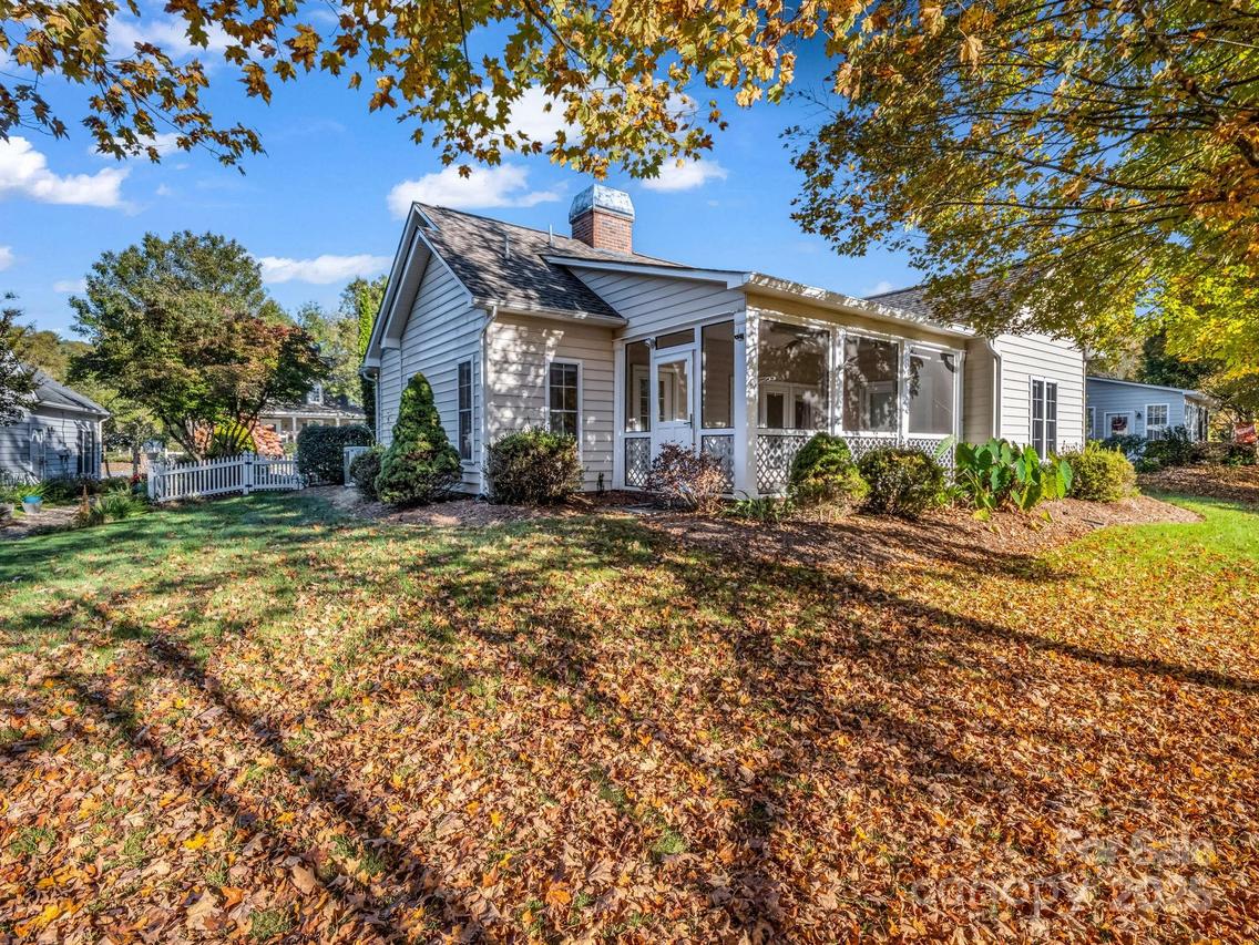 276 Cambridge Dr., Brevard, NC 28712