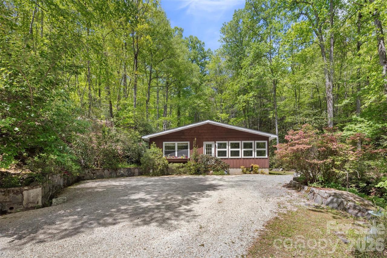 812 Crab Creek Rd., Hendersonville, NC 28739