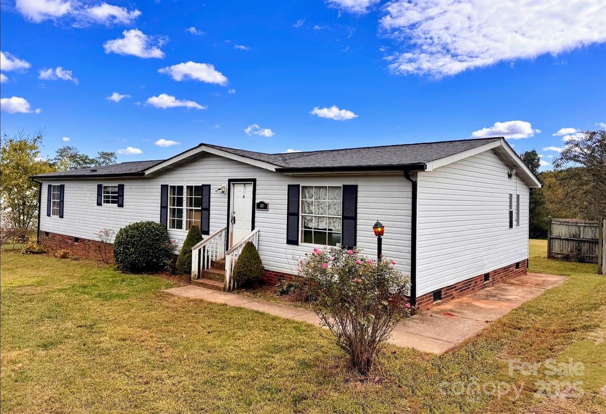 329 Lindsey Farm Rd., Stony Point, NC 28678