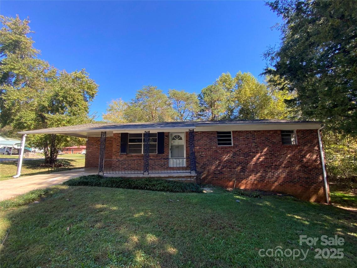 1155 Bridges Dr., Forest City, NC 28043