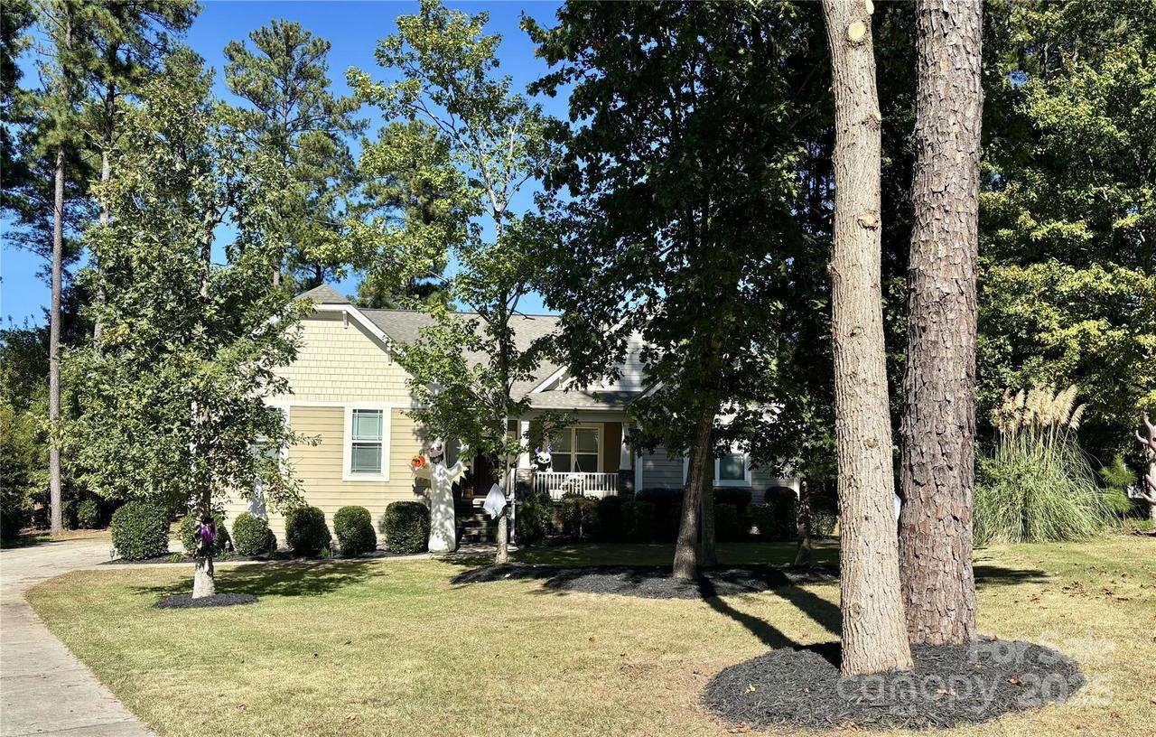 121 Skip Jack Point Ct., Mooresville, NC 28117