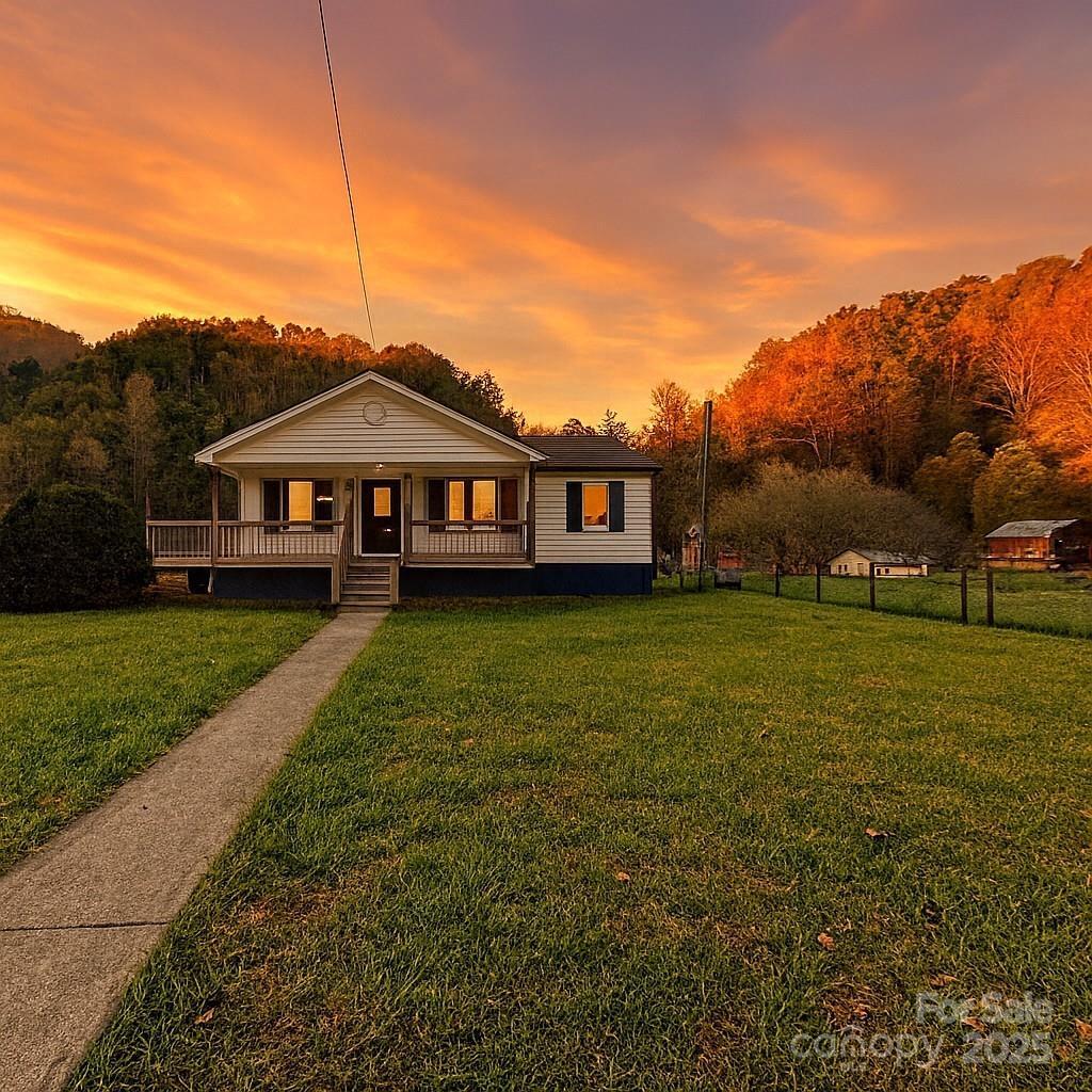 718 Bald Mountain Rd., Burnsville, NC 28714