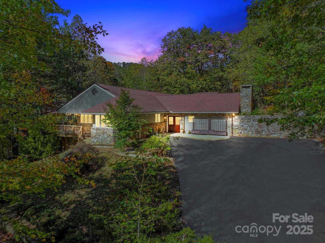 8 Covewood Rd., Asheville, NC 28805