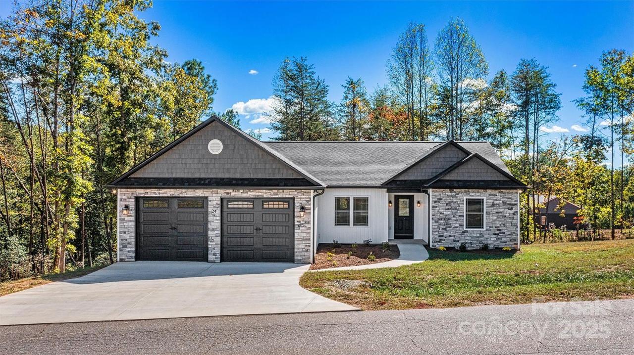 24 Eastwinds Dr., Hickory, NC 28601