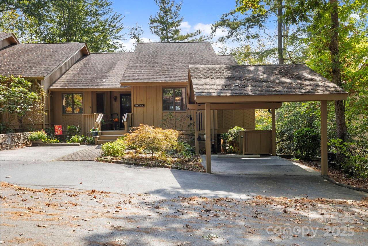 404 Water Oak Ln., Hendersonville, NC 28791