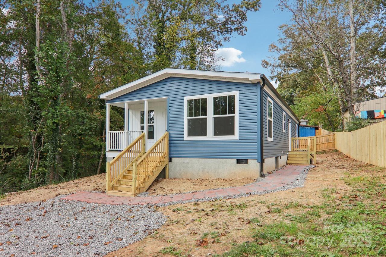 39 Cherokee Rd., Asheville, NC 28806