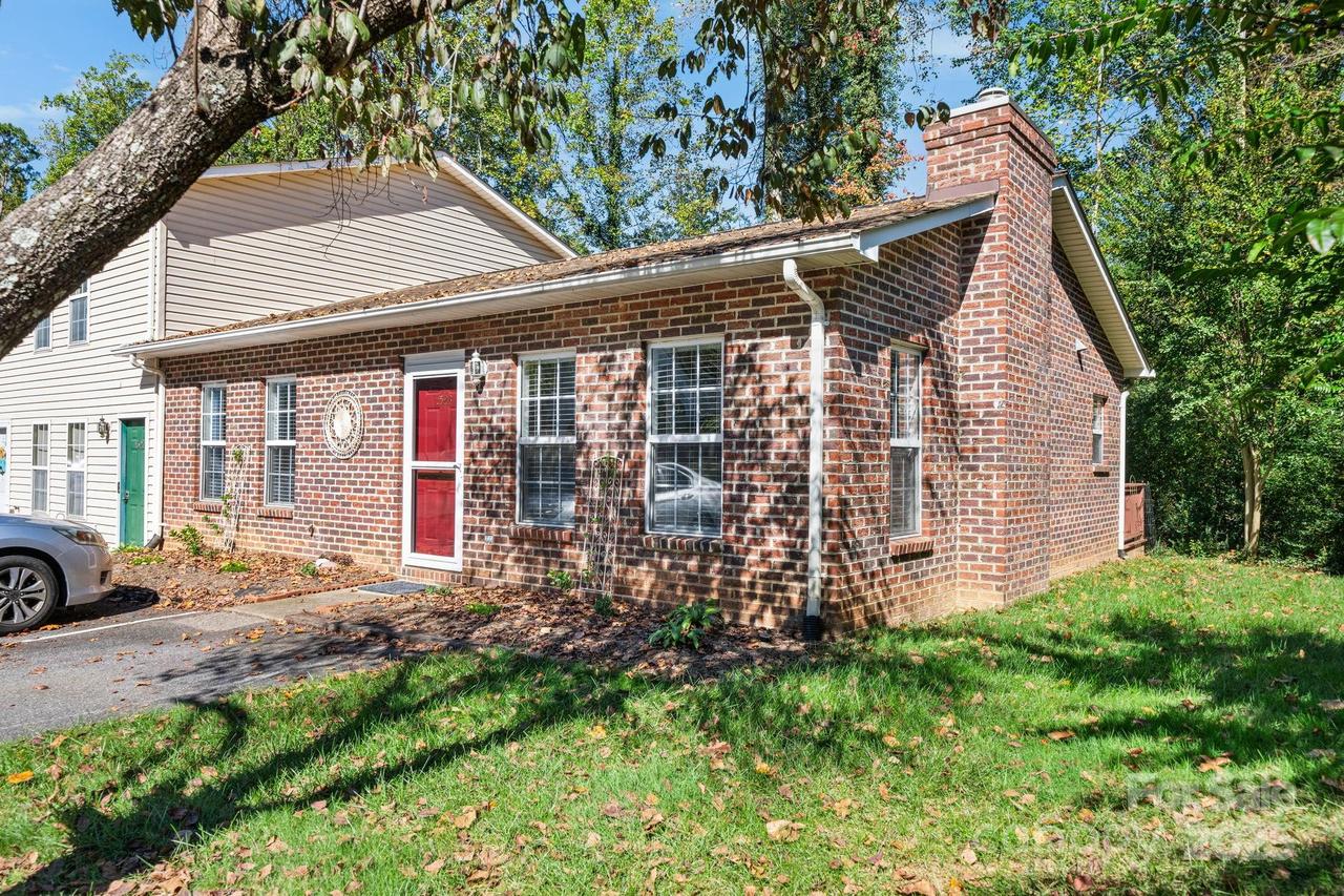 1523 20th Ave., Hickory, NC 28601