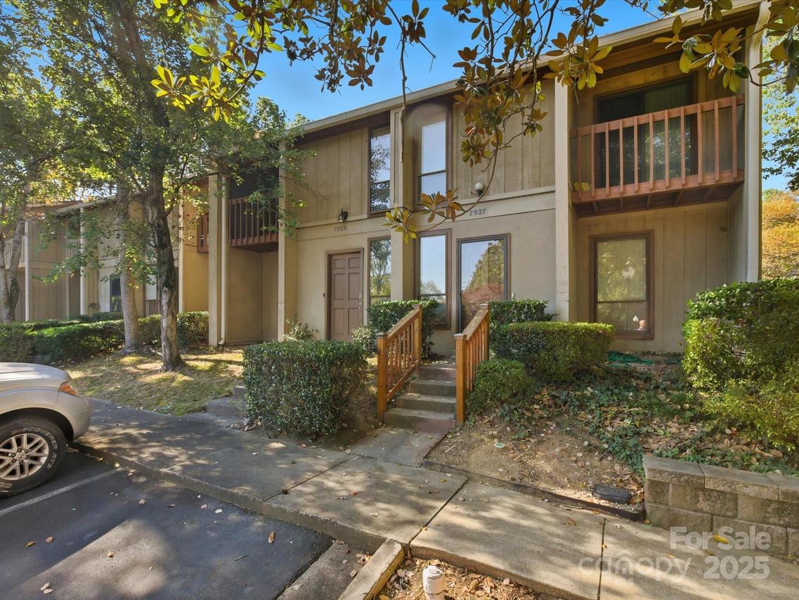 7925 Charter Oak Ln., Charlotte, NC 28226