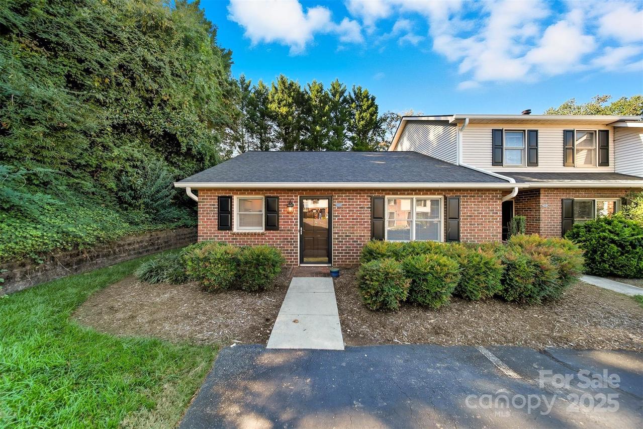 717 21st Ave., Hickory, NC 28601