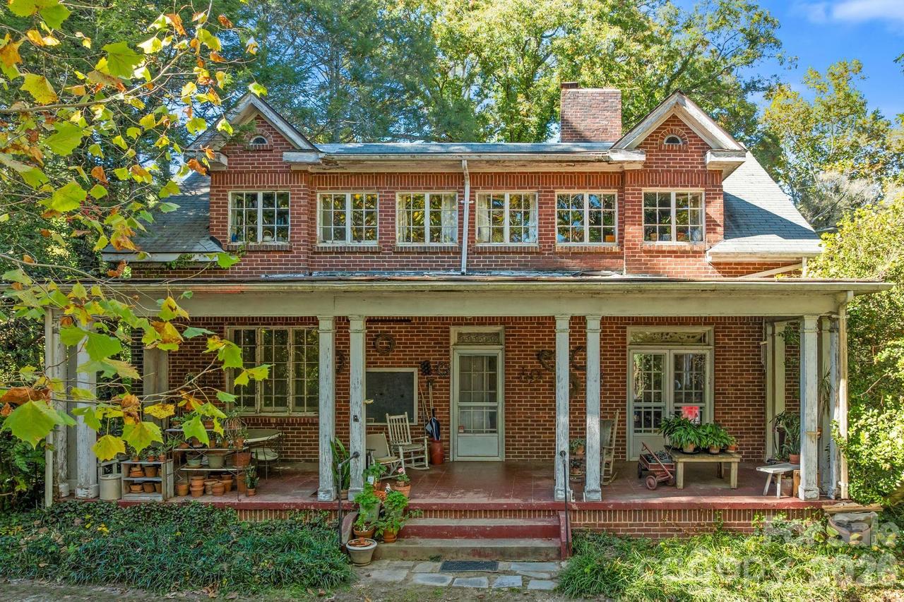 414 Beaucatcher Rd., Asheville, NC 28805