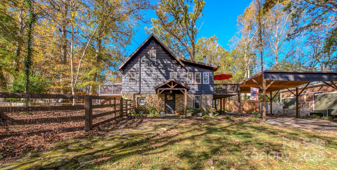 597 Tomahawk Ave., Black Mountain, NC 28711
