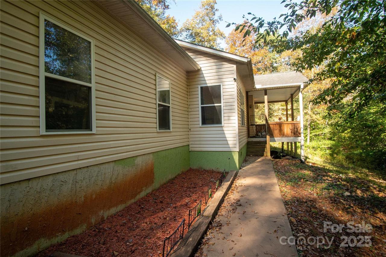 178 Levi Rd., Columbus, NC 28722