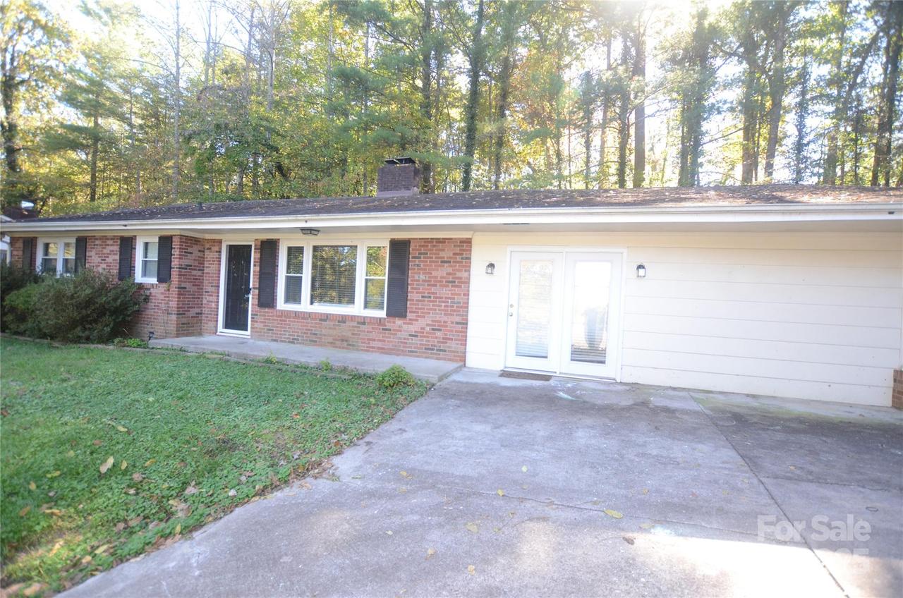 8 Laurel Dr., North Wilkesboro, NC 28659