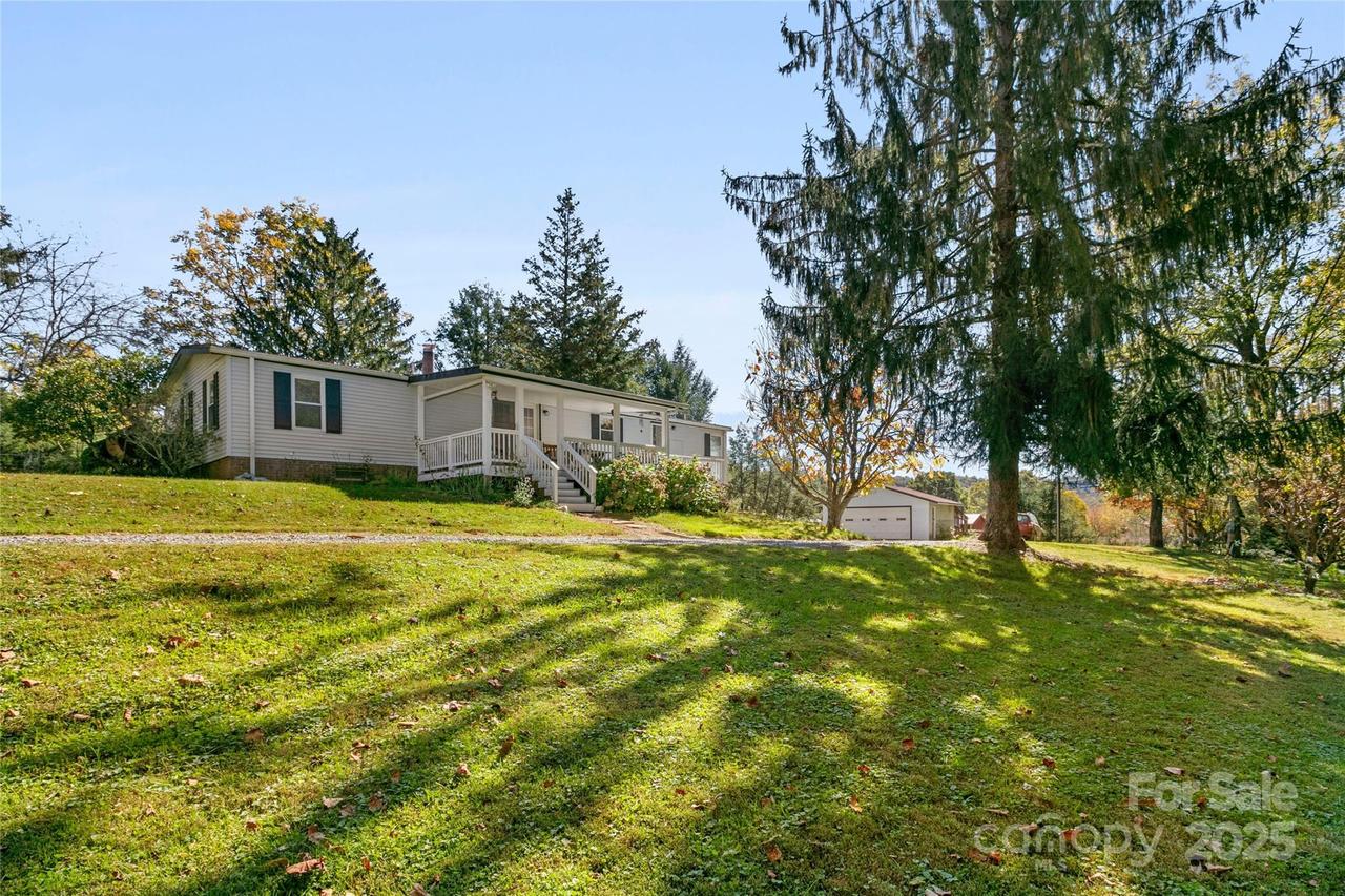 81 Jockey Hollow Dr., Mills River, NC 28759