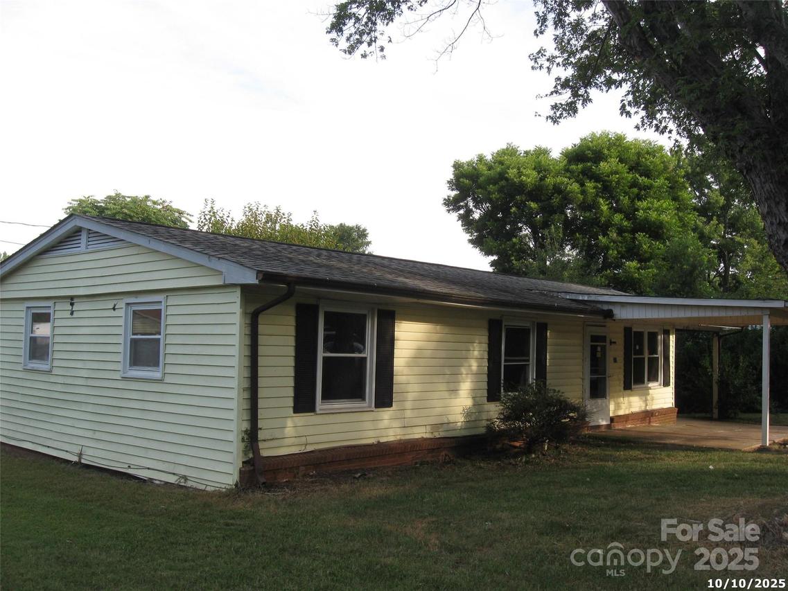 573 10th Avenue Dr., Hickory, NC 28602