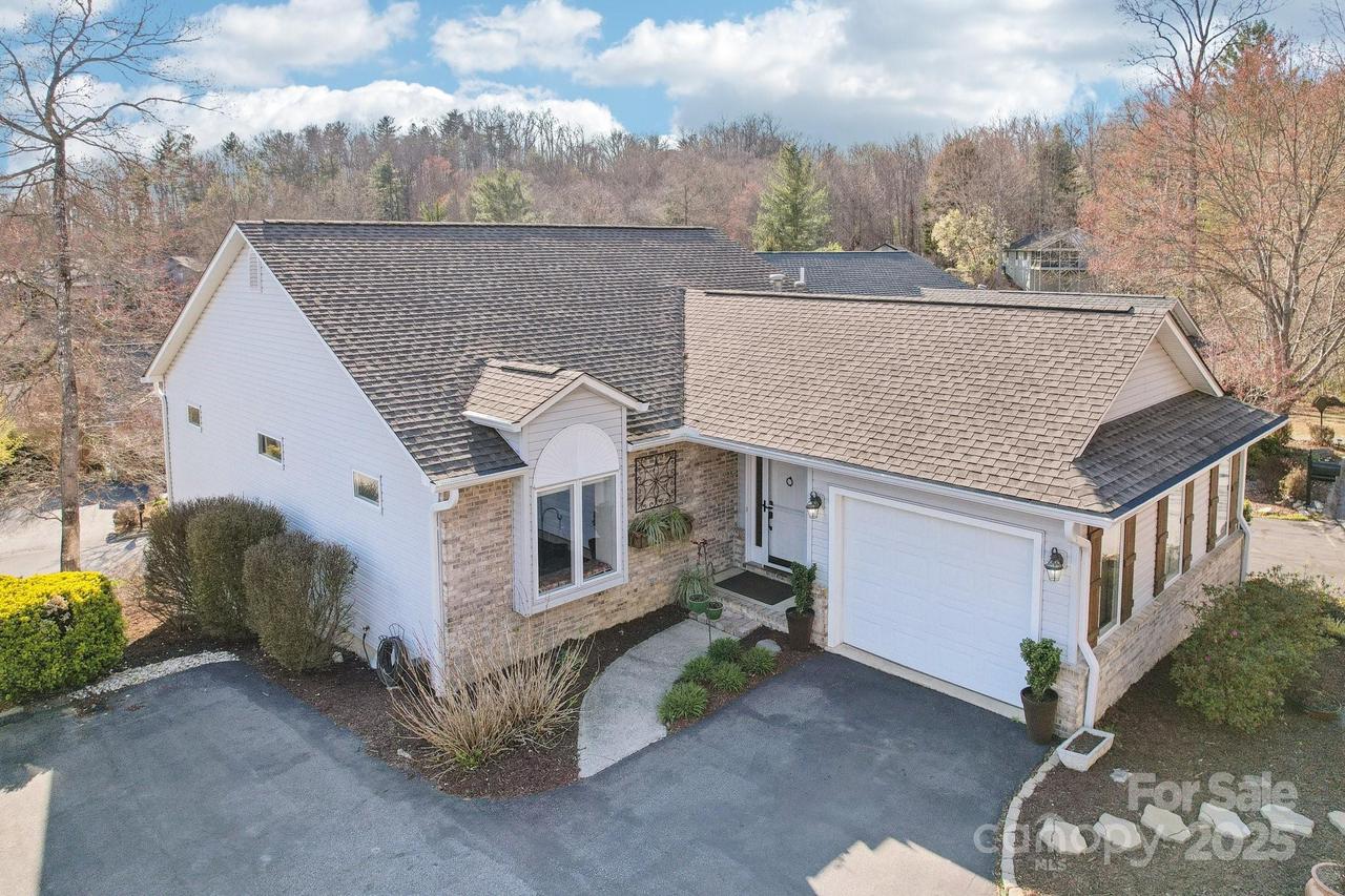 80 Laurel Ridge Pl., Hendersonville, NC 28739