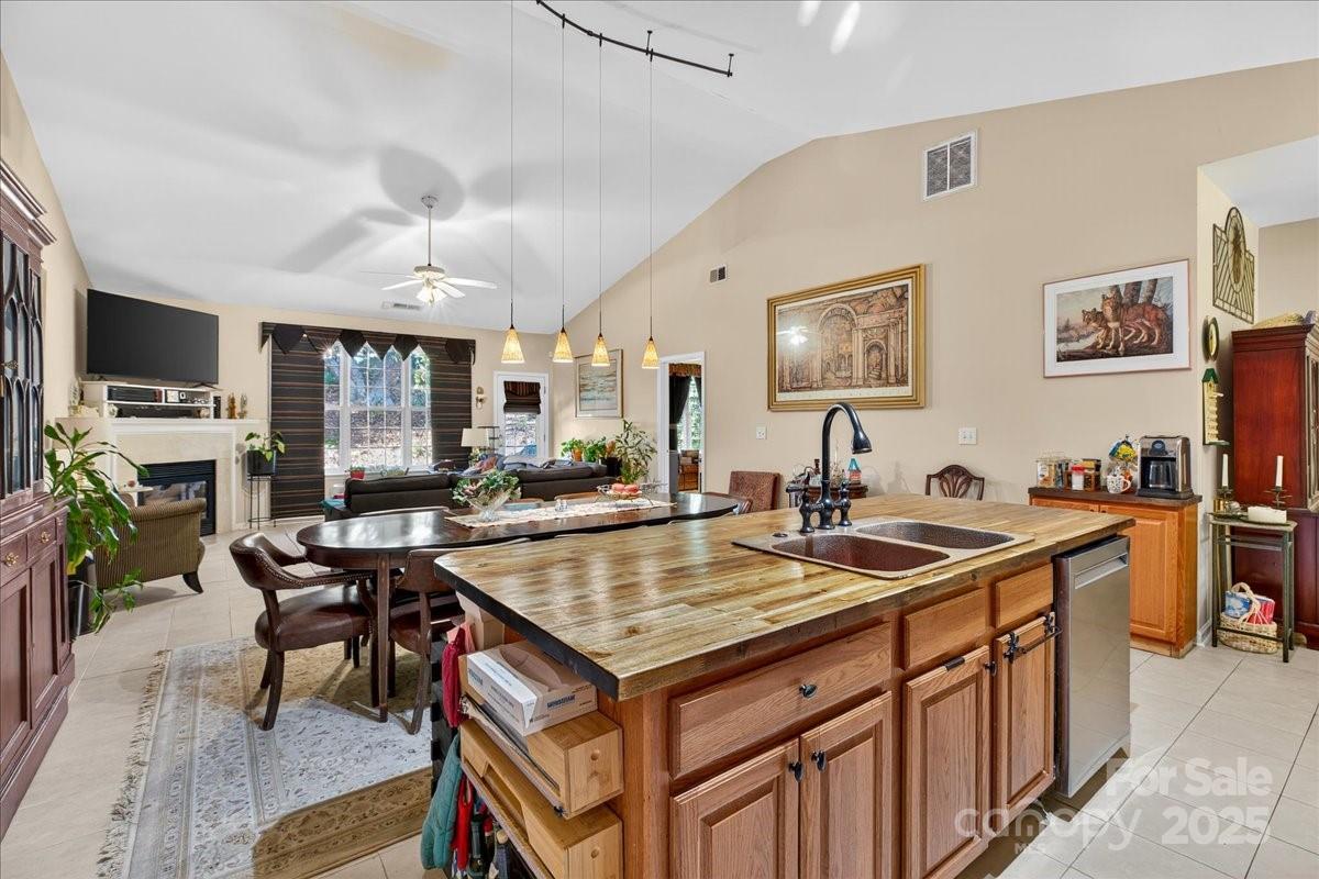 4412 Glenlea Commons Dr., Charlotte, NC 28216