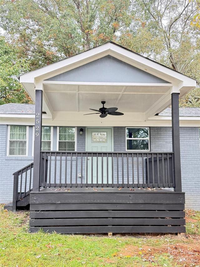 2529 Crescent Ln., Gastonia, NC 28052