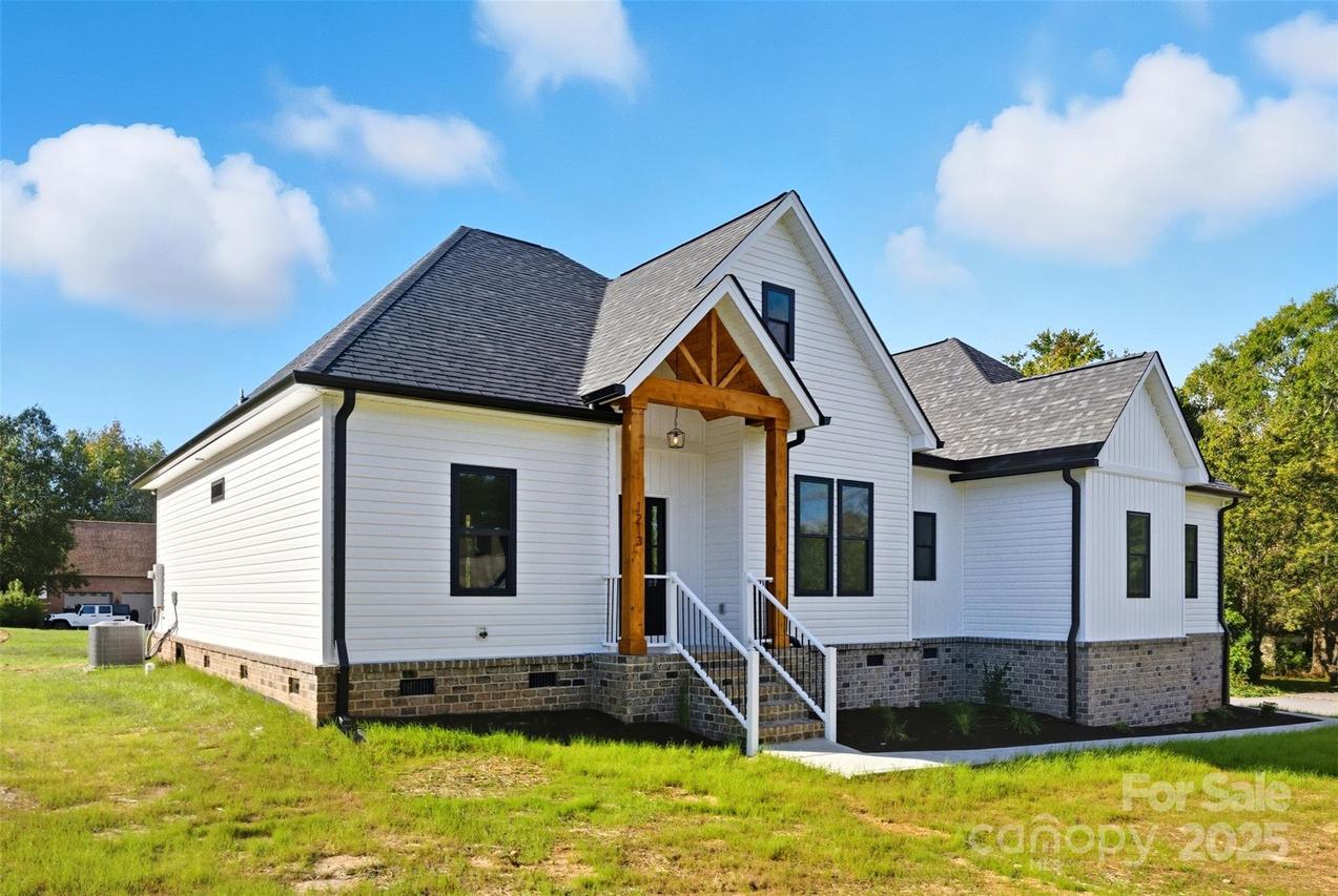 1213 Creekside Dr., Conover, NC 28613