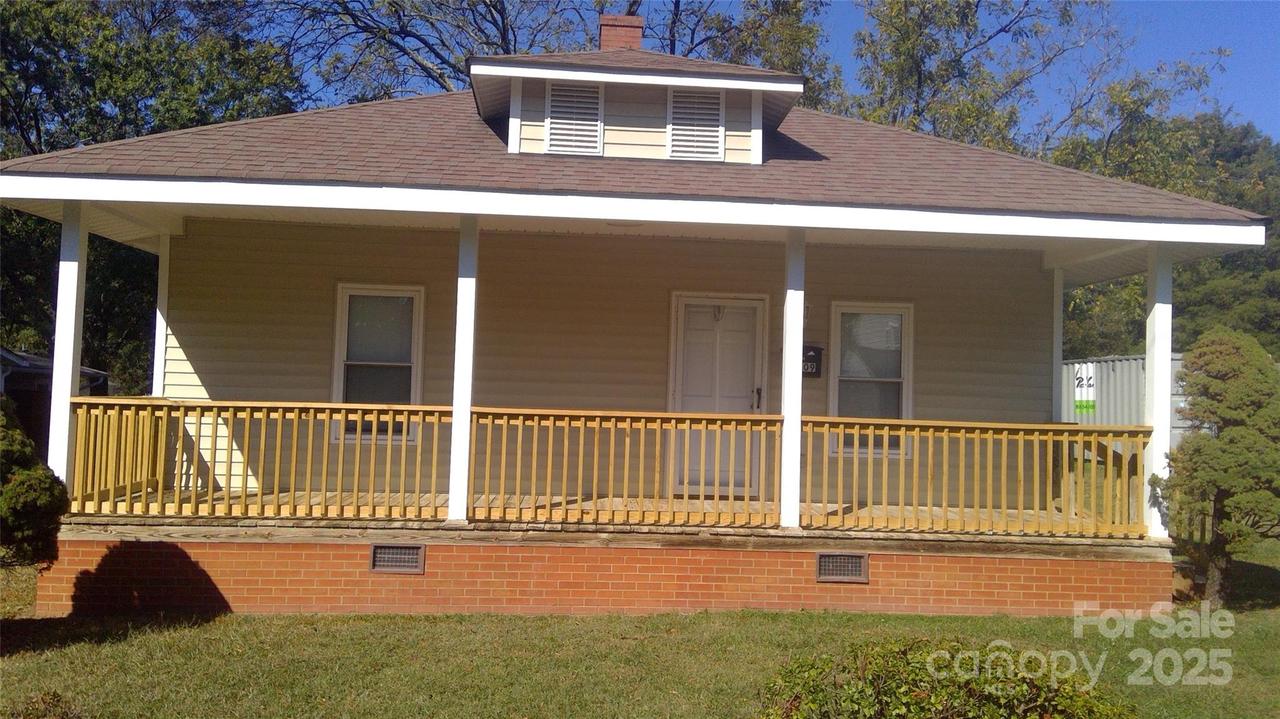 5909 Maple St., Charlotte, NC 28269