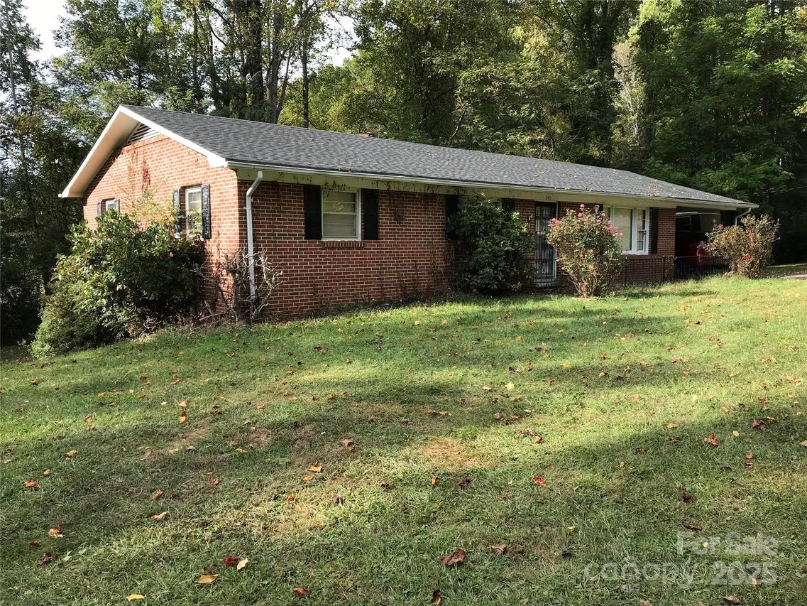 241 Pinewood Dr., Waynesville, NC 28786