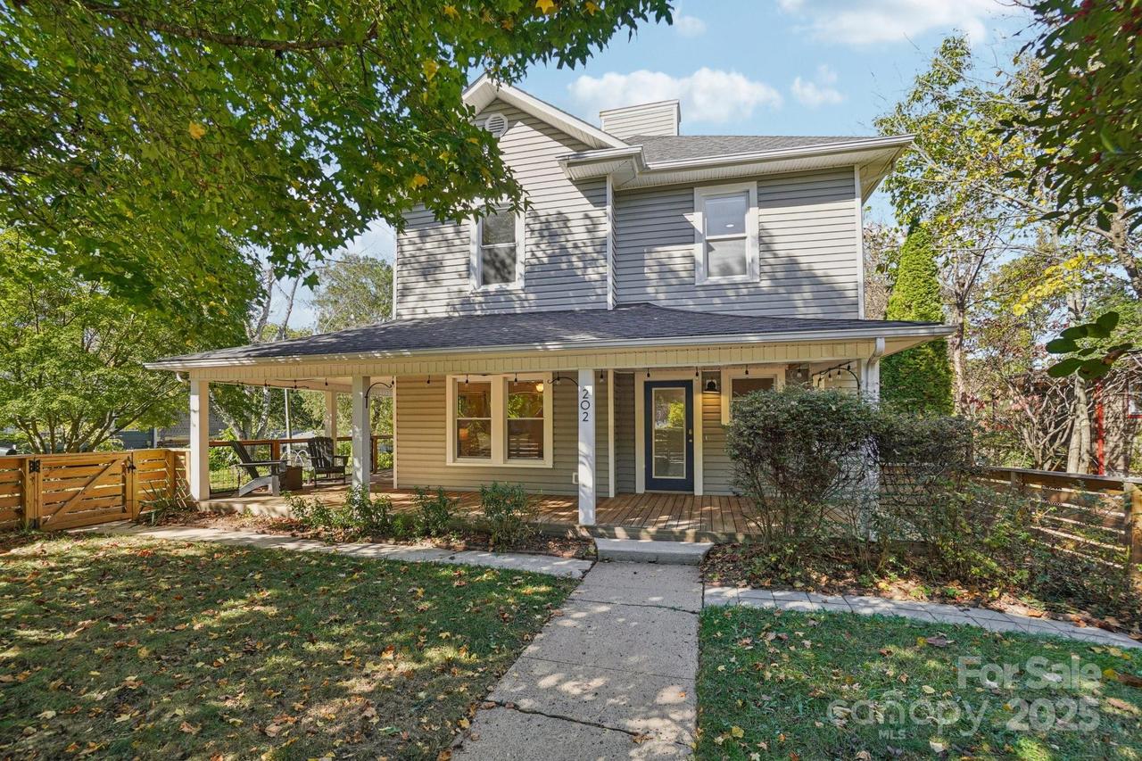 202 Westwood Pl., Asheville, NC 28806