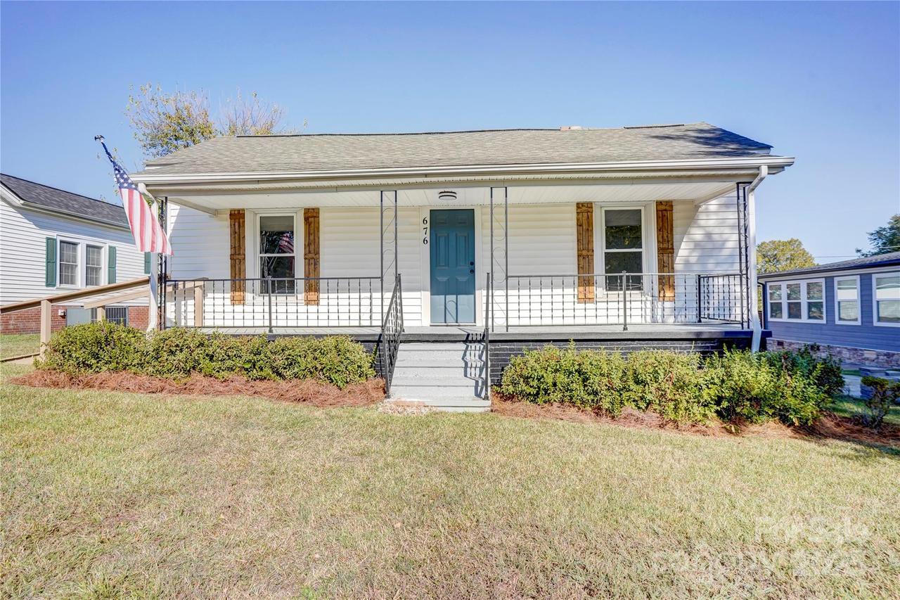 676 Cabarrus Ave., Concord, NC 28027