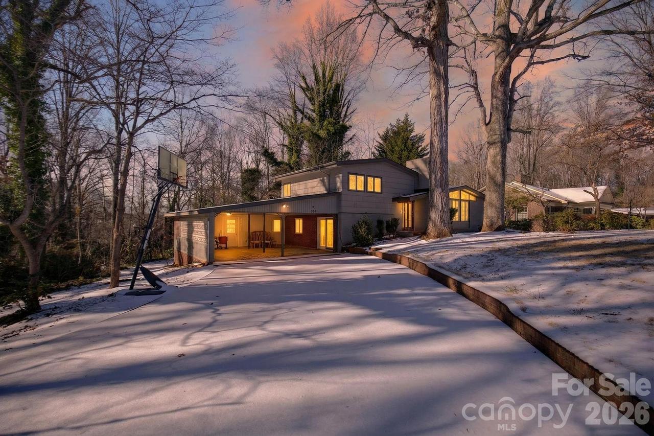 1624 Brentwood Dr., Newton, NC 28658