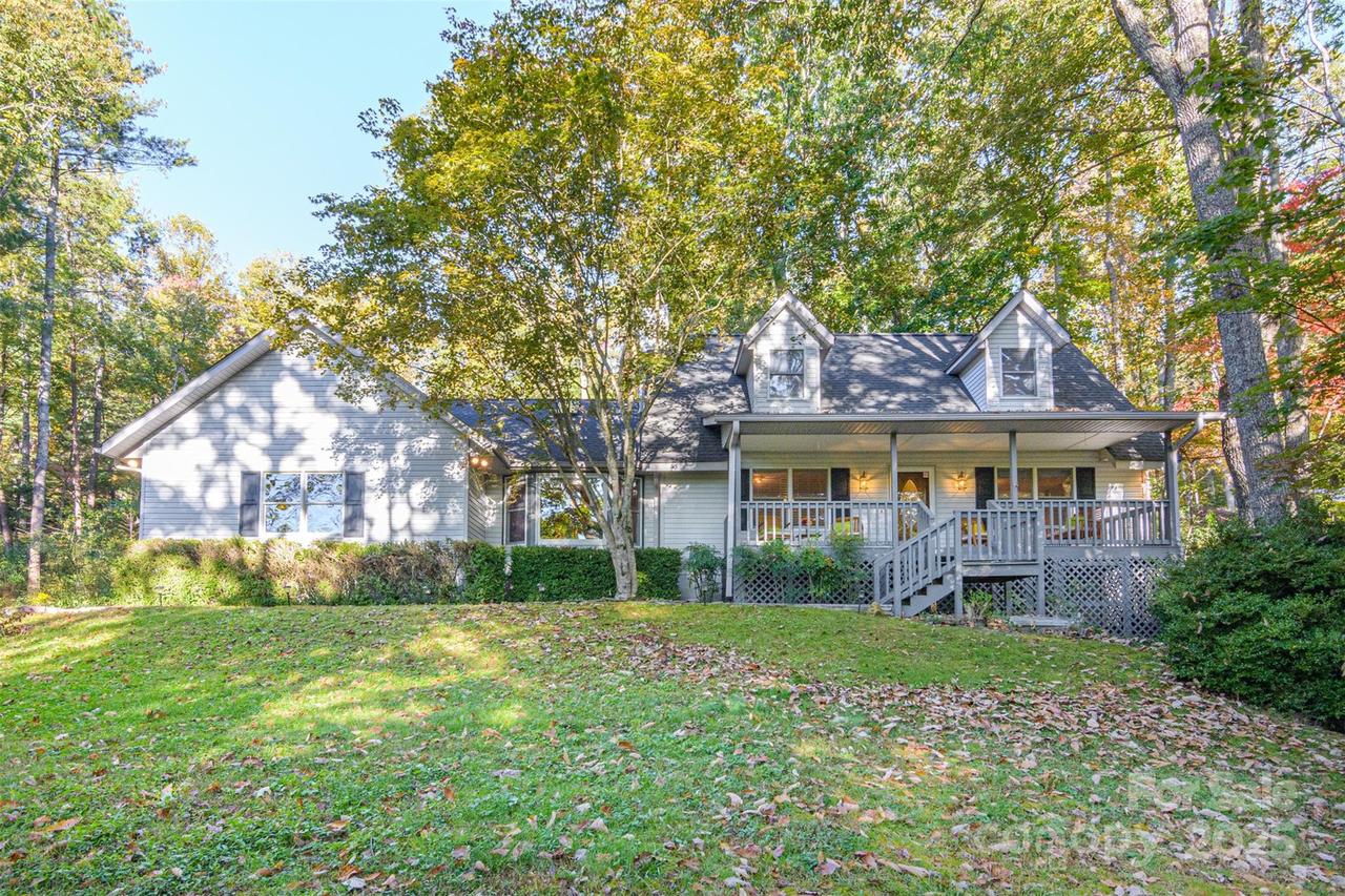 163 Ridgeview Dr., Hendersonville, NC 28792