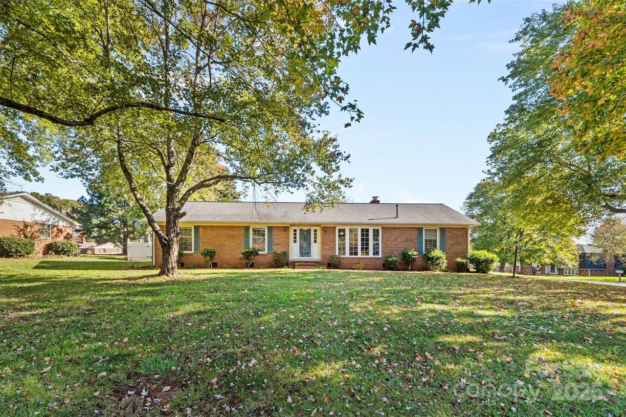 2010 Elizabeth Ave., Hickory, NC 28602