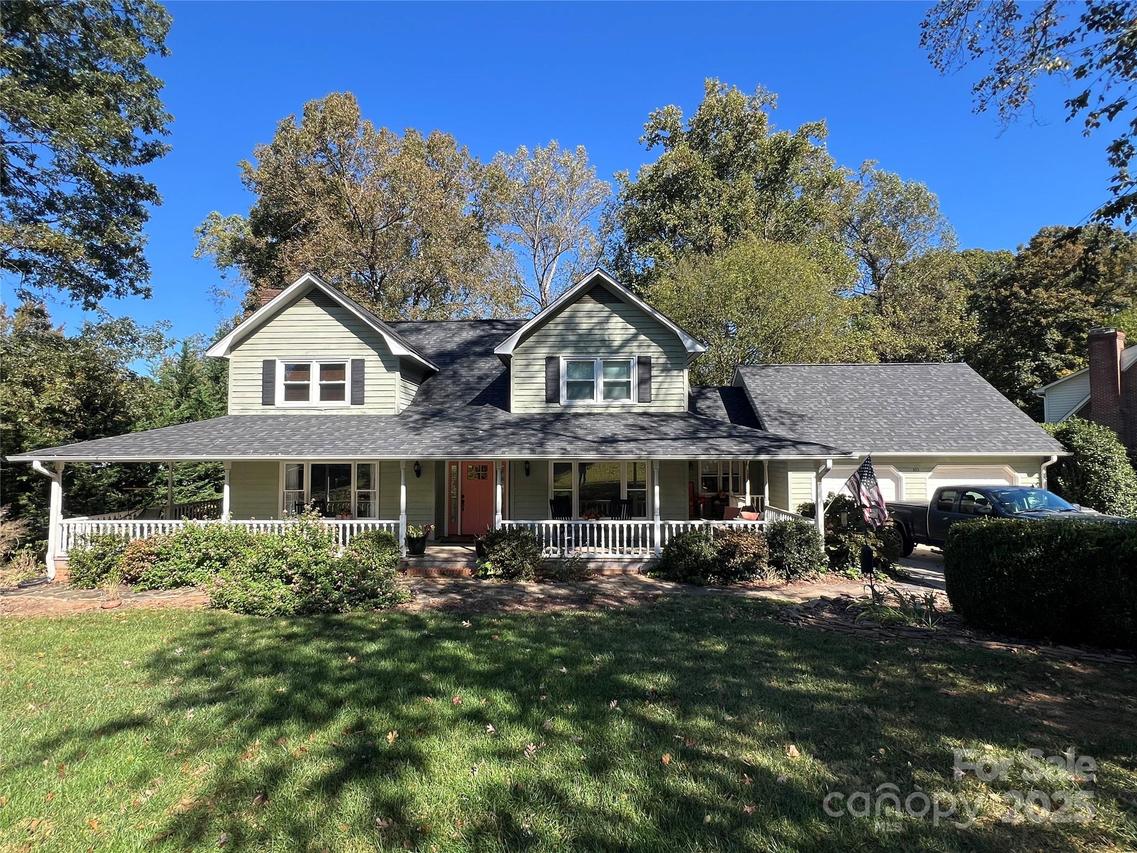 303 Fallingbrook Dr., Belmont, NC 28012