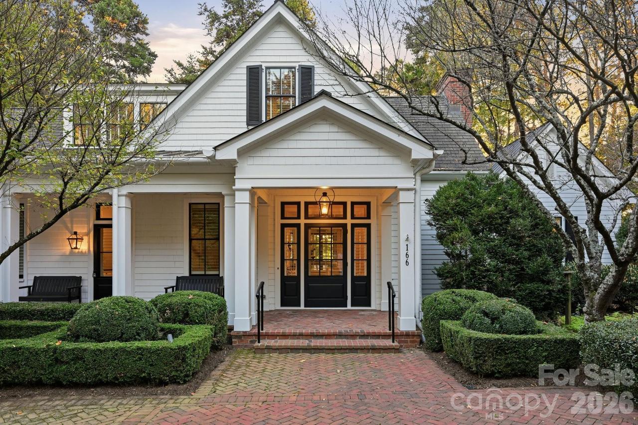 166 Iron Gate Cir., Mooresville, NC 28117