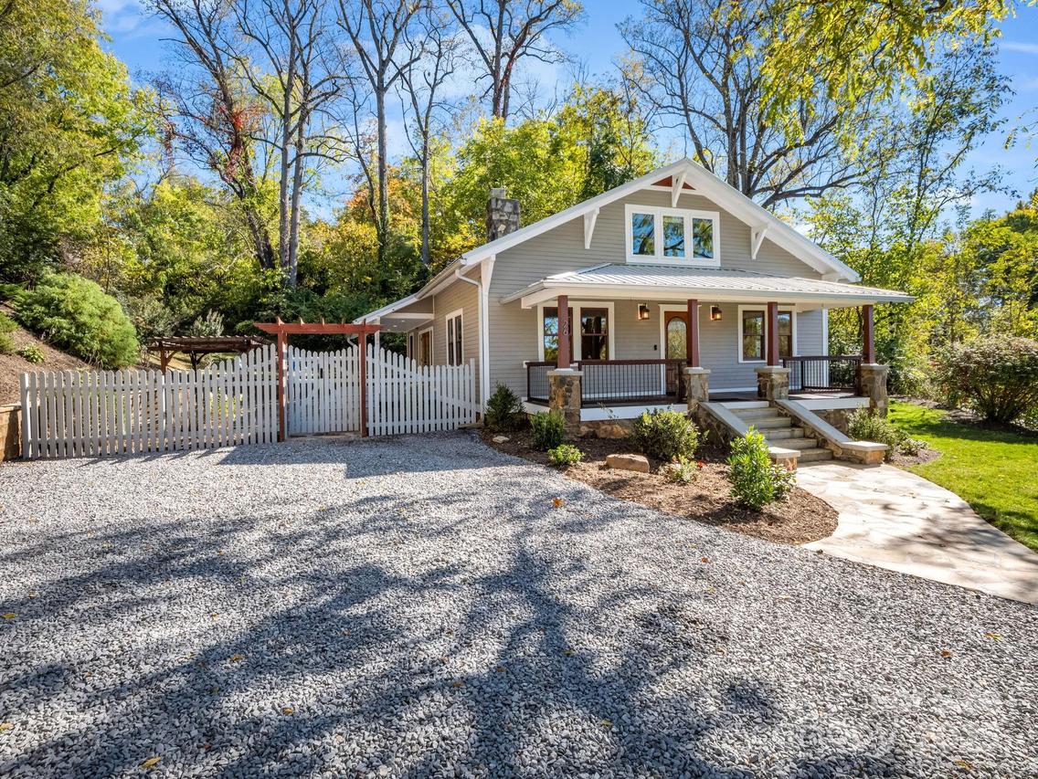26 Governors View Rd., Asheville, NC 28805