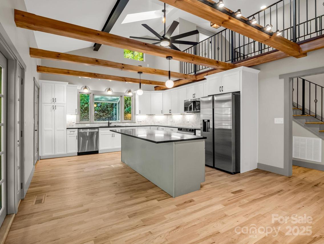 26 Governors View Rd., Asheville, NC 28805