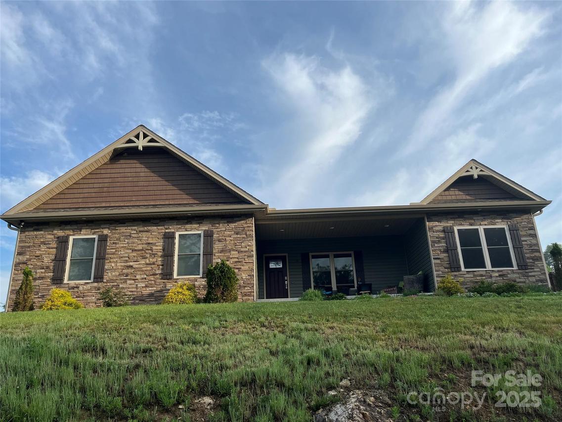 5 S Pine Dr., Weaverville, NC 28787