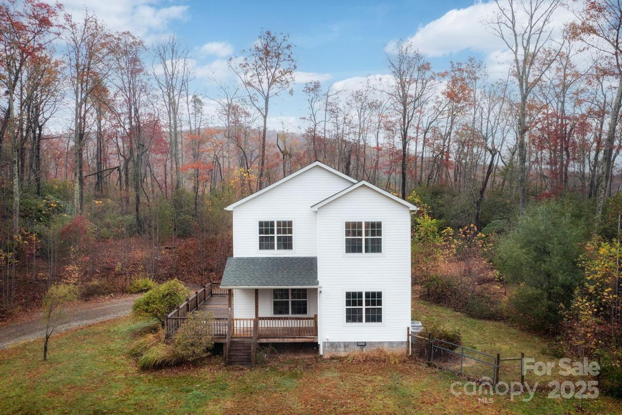 230 Graystone Dr., Burnsville, NC 28714