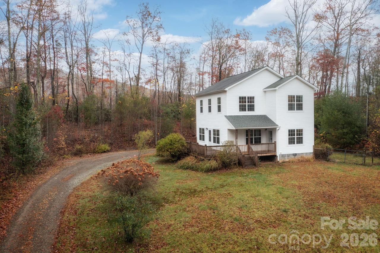 230 Graystone Dr., Burnsville, NC 28714