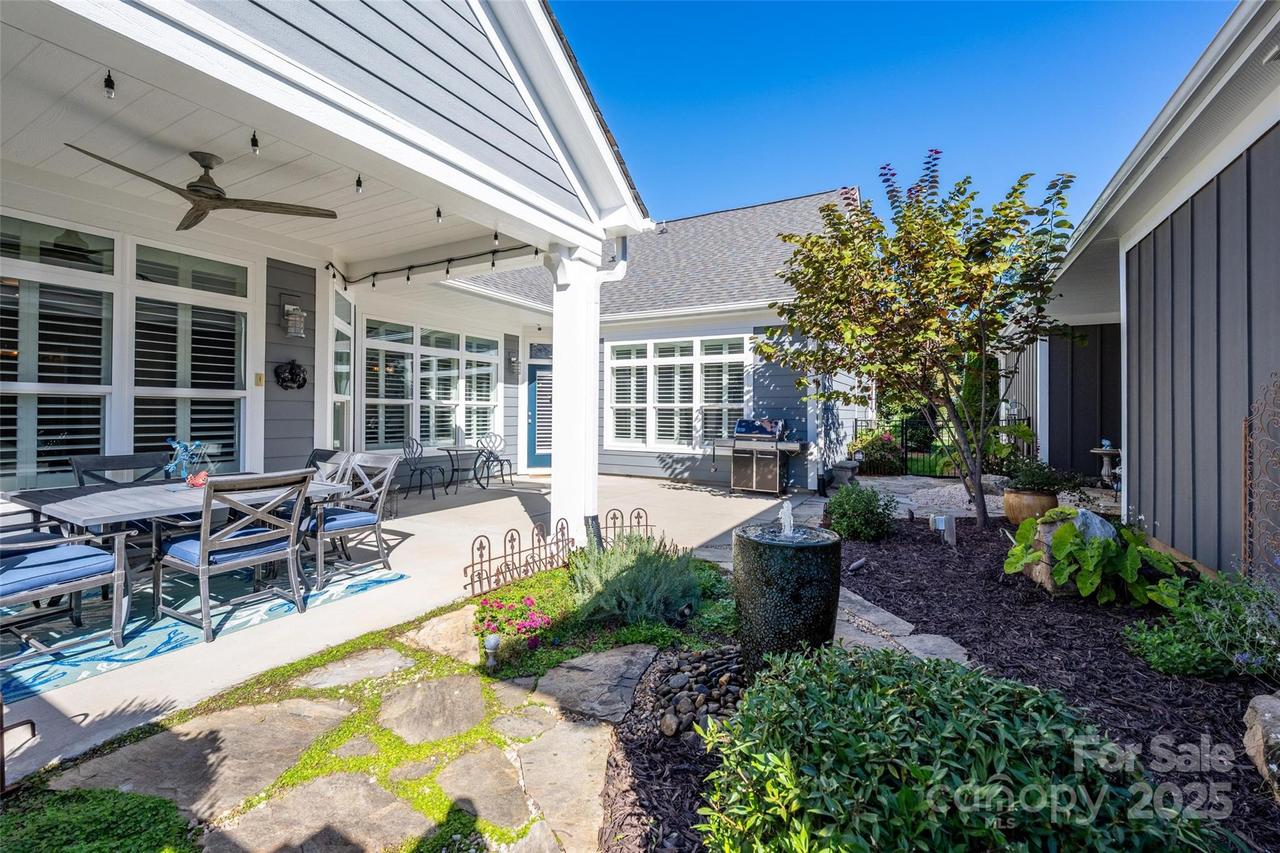 16215 Lakeside Loop Ln., Cornelius, NC 28031